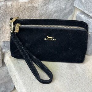 NWOT SCOUT Kelly Velvet Wristlet